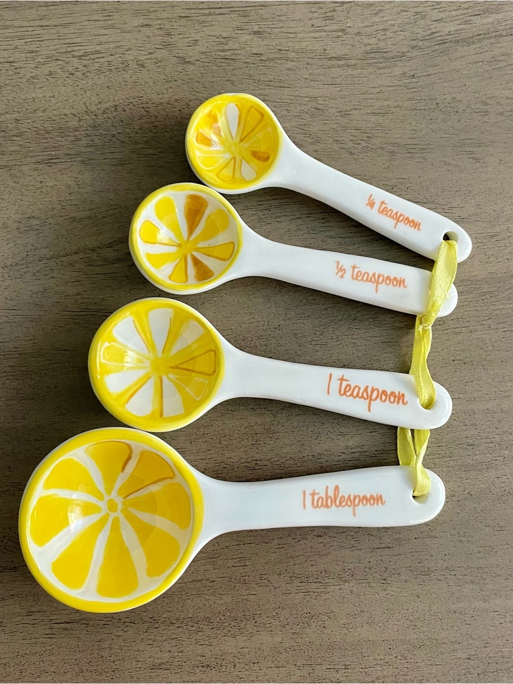 NWT Trina Turk Ceramic Lemon Measuring Spoons Set